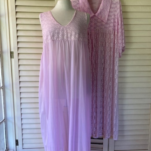 Vintage Lilac Lace Peignoir Gown and Robe - Picture 1 of 15
